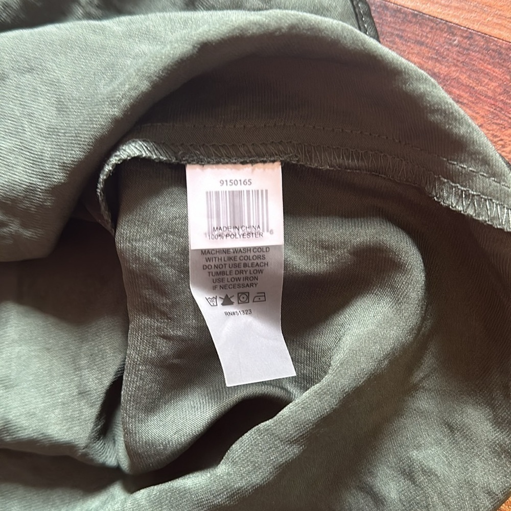 Vince Camuto Dark Green 3/4 sleeve blouse size small - Picture 7 of 11